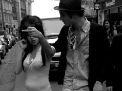 amywinehousequeen:amy + blake in london Amy