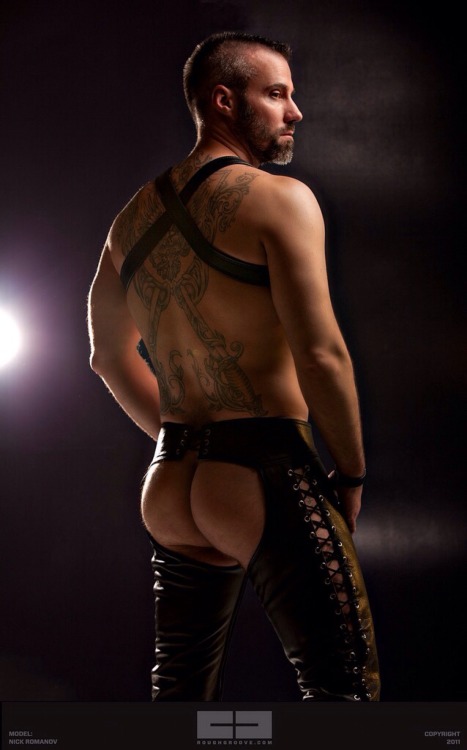 kicksleathermen:  Hot leather boy … 