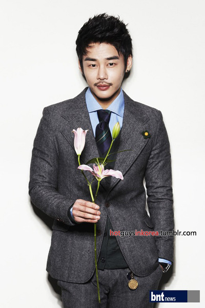 hotguysinkorea:  예전에 본 기억이 있어서 검색해봤더니 왠 영화배우라고