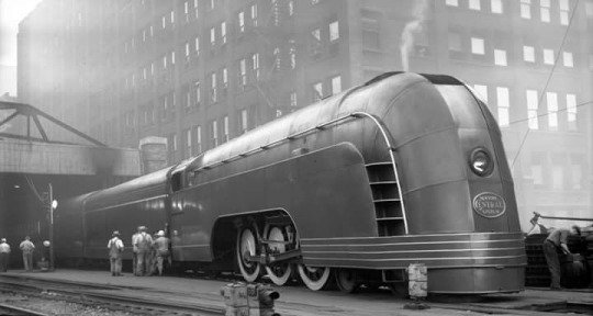 historicaltimes:  One of New York Central’s “Mercury” engines in Chicago, 1936.