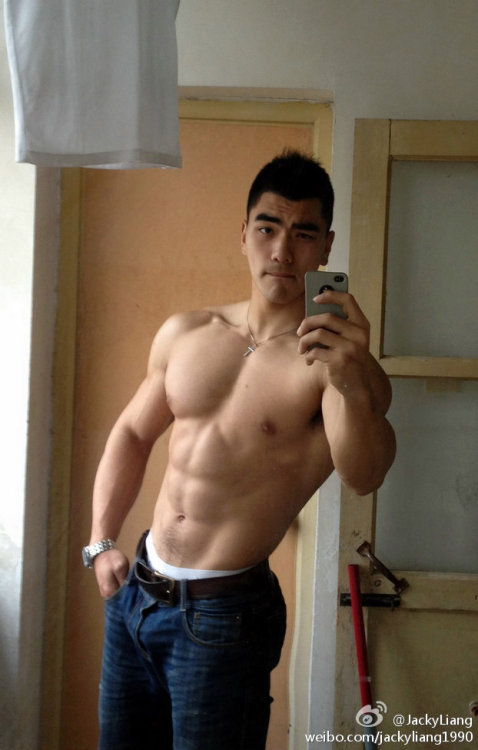 melaninmuscle: Jacky Liang and the selfie porn pictures