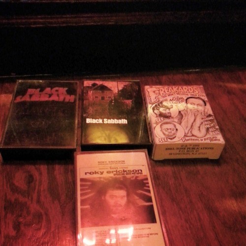 residuetrail:  Found some gems at the #punkrockfleamarket !💀👾💀 #blacksabbath #mastersofreality #rokyerickson #gremlinshavepictures #freakards #praiseiommi  (at The Neighbor Lady)