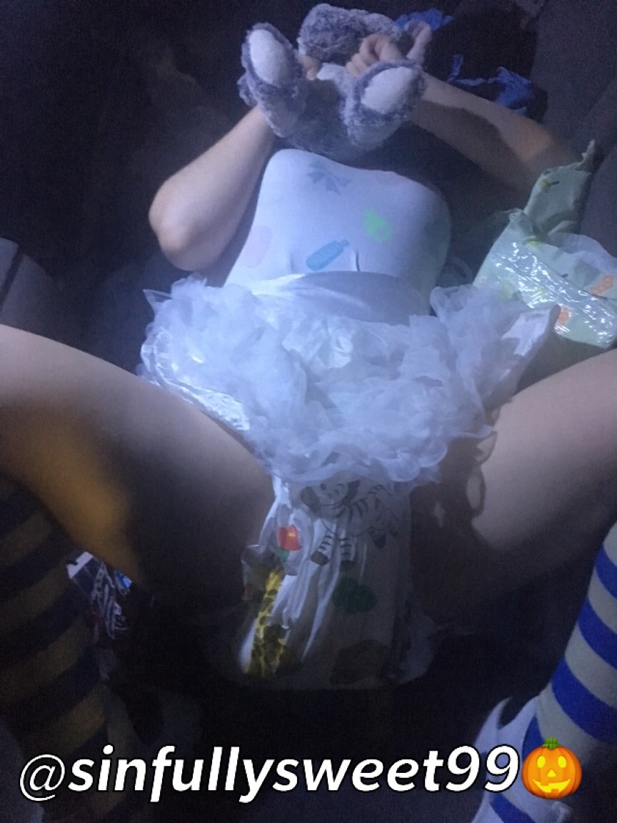 sinfullysweet99:  Super soaked diapie! Time for a back-seat change! 👻