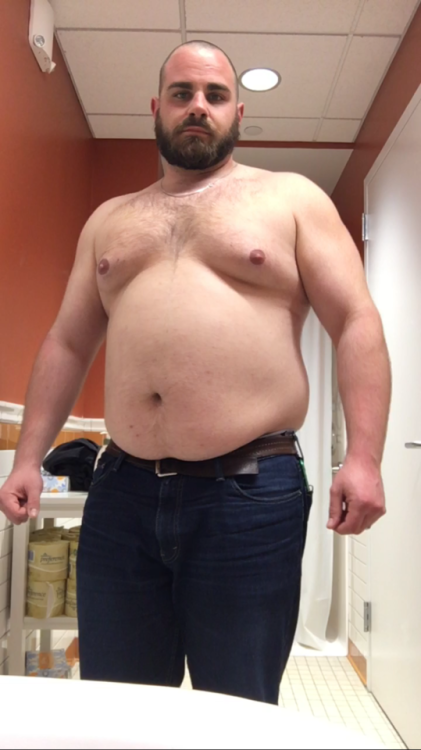 bigsteve316:Tummy tuesday came early this week. Featuring buzz cut. Goddamn&hellip;&hellip;