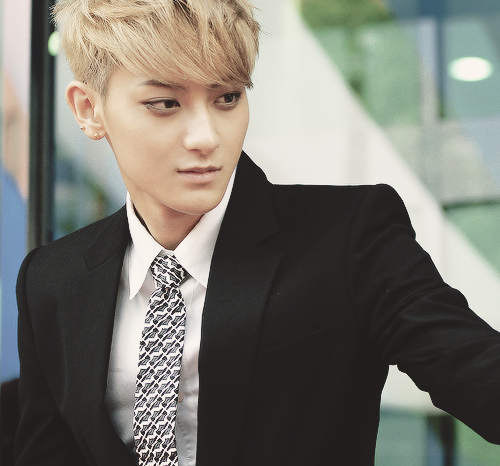 deerstation:Huang Freaking-Hell-Why-Are-You-So-Good-Looking-Get-Out!!!!! Zitao