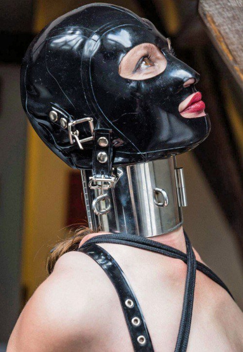 submarta:  That collar….sm adult photos