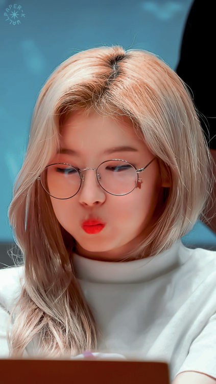 『SANA』saved? reblog or like© fantaken owners