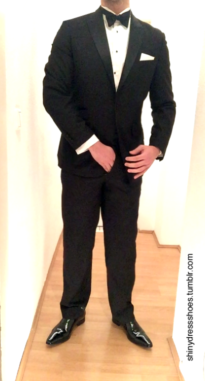 shinydressshoes:  tuxed UP