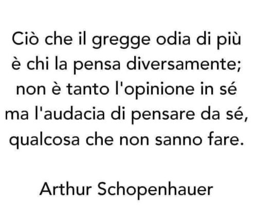 “Le masse non hanno mai avuto sete di verità. Chi può fornire loro illusioni diviene facilmente il loro comandante; chi tenta di distruggere le loro illusioni è sempre la loro vittima.”
Gustave Le...