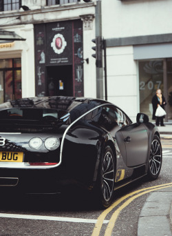 auerr:  Bugatti Veyron 
