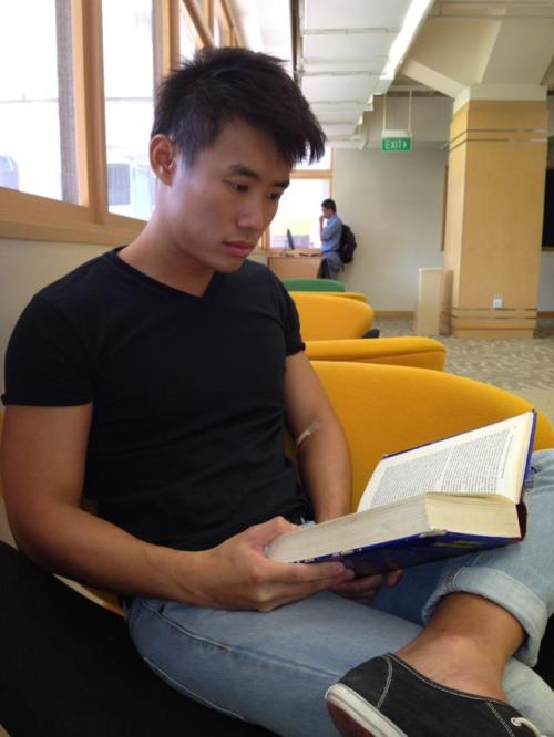merlionboys:  merlionboys:  It’s Friday again! Finally have time for something! Boy those guns are h