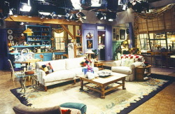 frie-nds:  When it came to Monica’s apartment, the set designer for the show Greg Grande wanted to develop “a whole new kind of eclectic taste with a flea-market, whimsical, and anything-goes style.” The lampshade next to the couch – It might