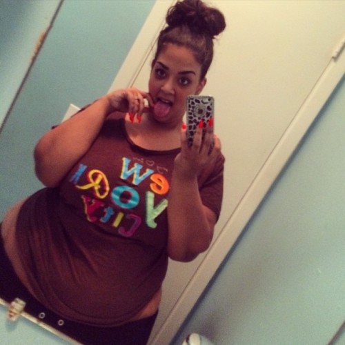 xoxoxomona69:  Today’s rachetness brought to you from yours truly 💋 can’t wait to get off work and wash this nappy hair 💆