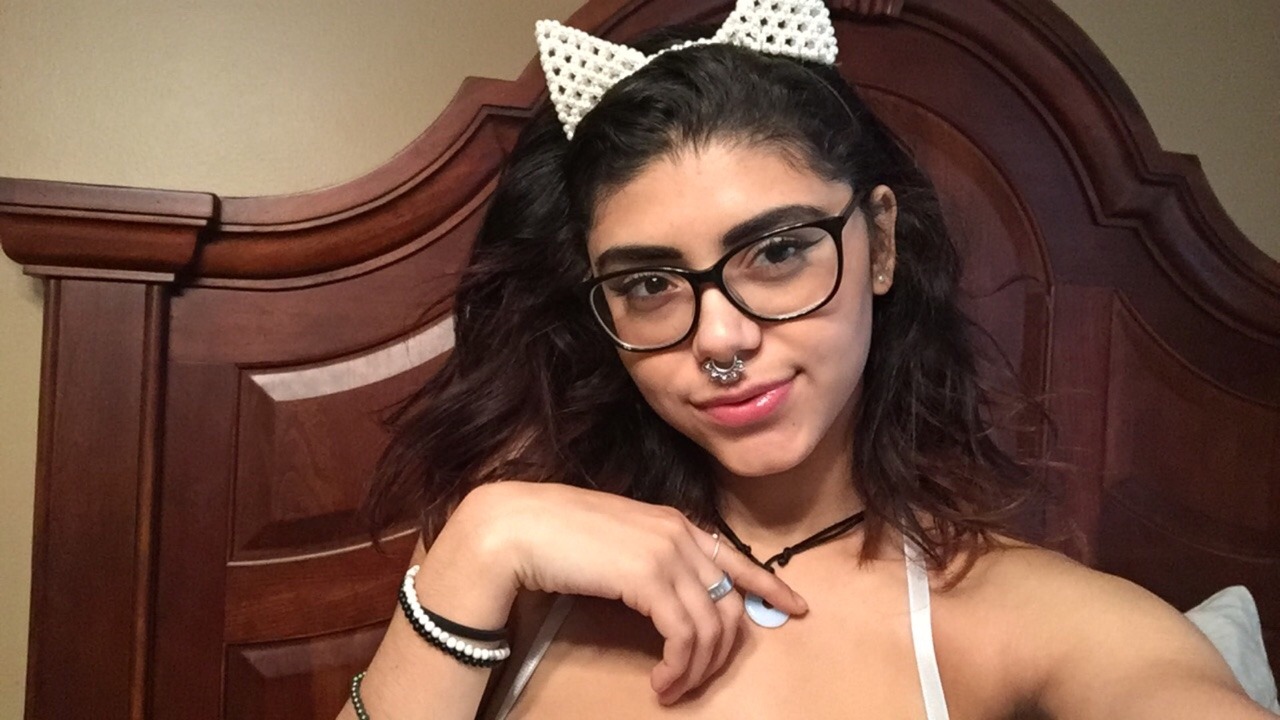 onlinedork:  small girl, big punch 🐱