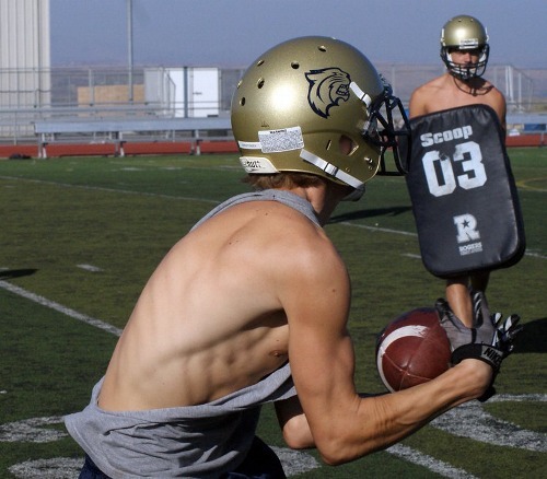 hellyashirtlessguys:  Wow… i wouldn’t mind being tackled by him 