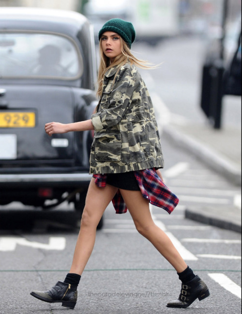 thecaradelevingne:  on the set of Pepe Jeans #5