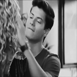 latina-do-chay:  Dessa vez seu olhar diz que vai ser diferente, se toda história tem começo, meio e fim, o nosso filme também pode ser assim e ter um final feliz, só depende de você. 