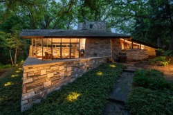 Stuffaboutminneapolis:  Wanna Buy This Historic Frank Lloyd Wright House Overlooking