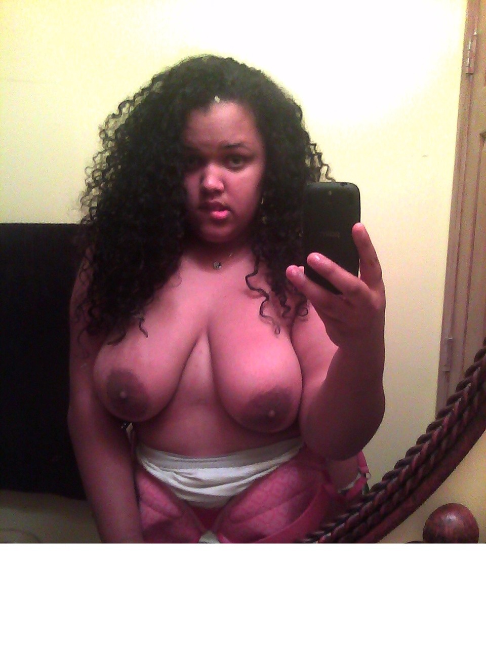 bustylovertits:  Pic submitted by KitKat… Thanks!!!  Submit your b⊙⊙bs’ pics:
