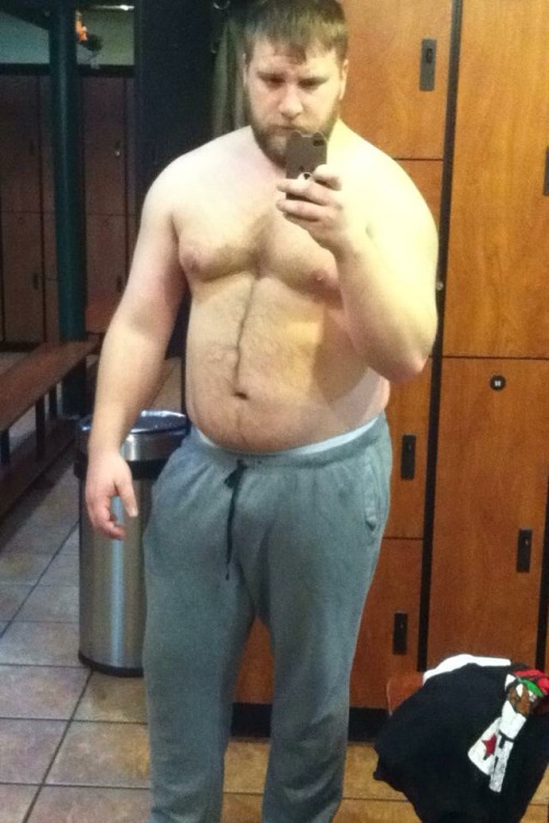 spartacubs: spartacubs:  Laundry day means rugby shorts at the gym  A throwback