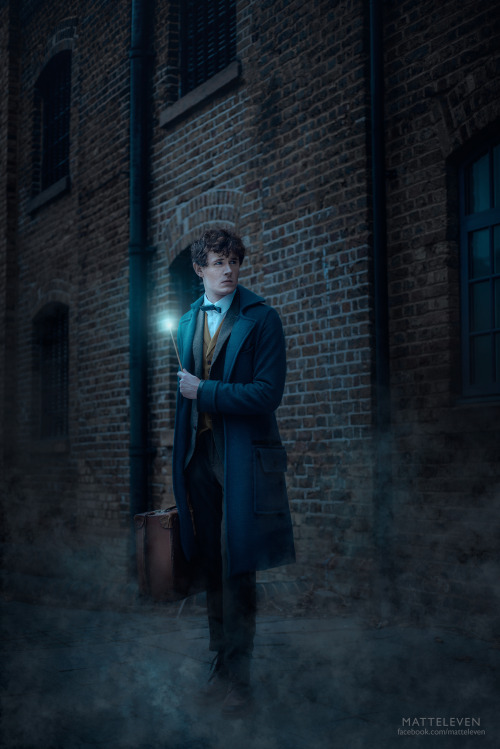 Some new photos of me in my Newt Scamander cosplay taken at MCM Expo London by Roxy and edited by me