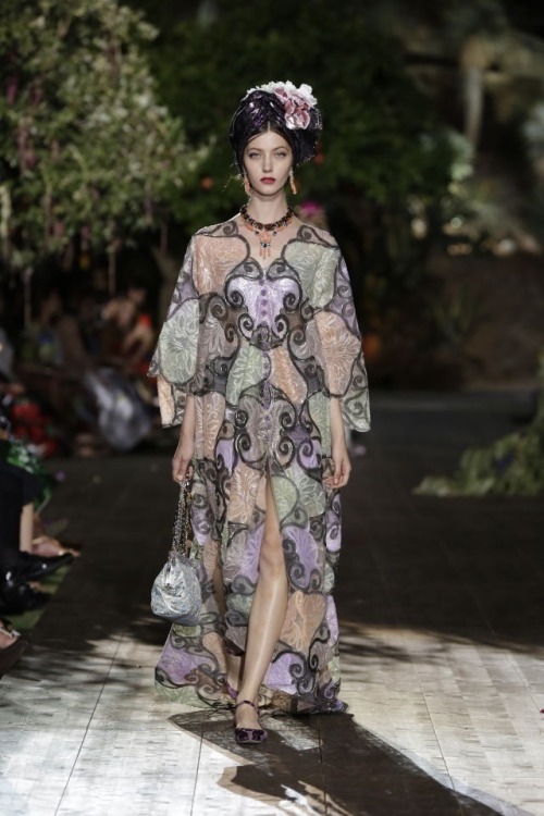 attackoftheclothes: Alternate Attire for Breha OrganaDolce & Gabbana Alta Moda, Fall 2015 