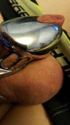 uncut2cut:  nouveauboy:  ratemychastitycage: