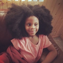 naturalhairdaily:  The cutest naturalista