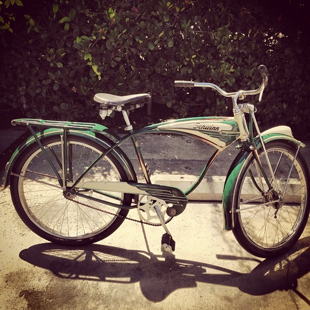 getwiththe40s:  #schwinn #bicycle #barnfind #schwinnb6 #tankbike pre #phantom #oroginal