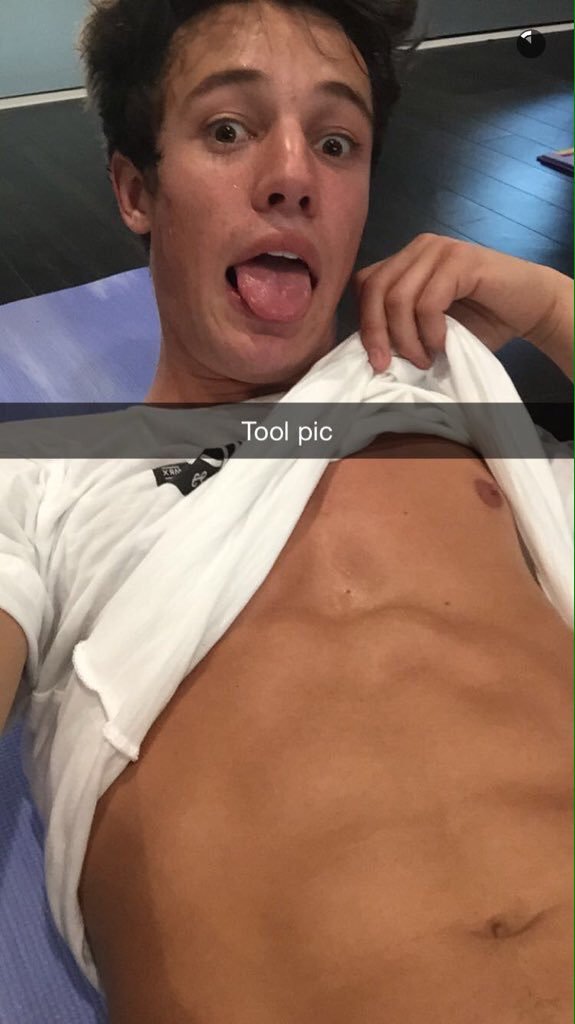 sexymalesdaily:  Cameron Dallas &amp; Dolan Twins