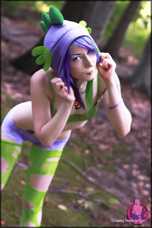 porphyriasuicide:  My little pony fans might enjoy these photos from my new spike set called “gem hunter” up on CosplayDeviants.com - Skeleton Key Photography 