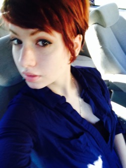 captainkittysticks:  Car selfie