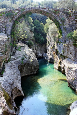 visitheworld:  The Roman bridge at Köprüçay