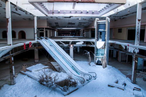 zubat:Last year, photographer Seph Lawless published a project called “Black Friday” showing abandoned malls across the US — widely-published photos that documented the victims of the recession and the online shopping revolution.Lawless recently