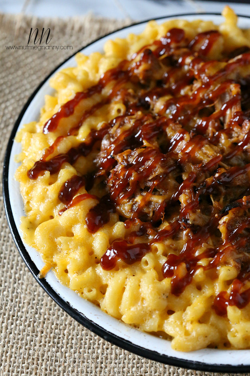 in-my-mouth:  Pulled Pork Mac and Cheese