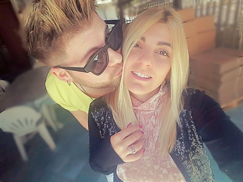 &ldquo;L'amore è quella cosa che ci fa sorridere quando siamo stanchi&rdquo; . ( Tomm