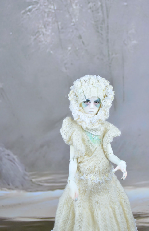 freakstylebjd: Test picture of new backdrop. Doing a snow-shoot in the middle of summer: My brain do