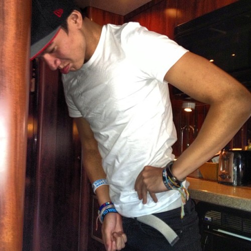 lukelove: flufford:  “One hand for leisure" wtf do you mean liz????????????????  outrageous liz