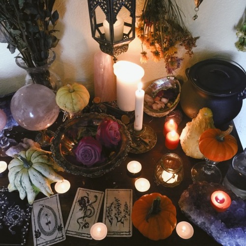 lilcrystalkitty:Happy Samhain to you all