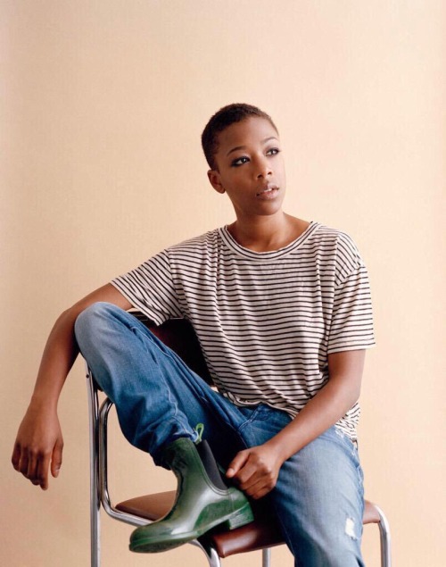 queerwoc:  grls-interrupted:  oh my god  Its so unfair and flawless how Samira can wear ANYTHING and make the kids suffer! I mean rain boots, oversized jeans, and a Wal Mart Tshirt ans she’s shitting on my whole life!!!! 