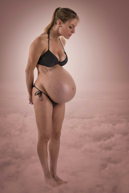 nonudepregs:Follow me on : http://nonudepregs.tumblr.com/ Your standard breeding