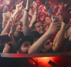 patrikkiss:  MEE FRONT AND CENTER AT DEADMAU5