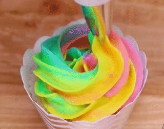 stimmingkiddo:rainbow cupcake icing! (x)