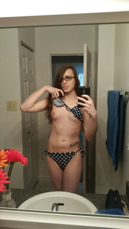 danisandcream:  I just got my first swim suit, and it’s super cute. Plus, it’s reversible with another pattern on the other side. See, look! 