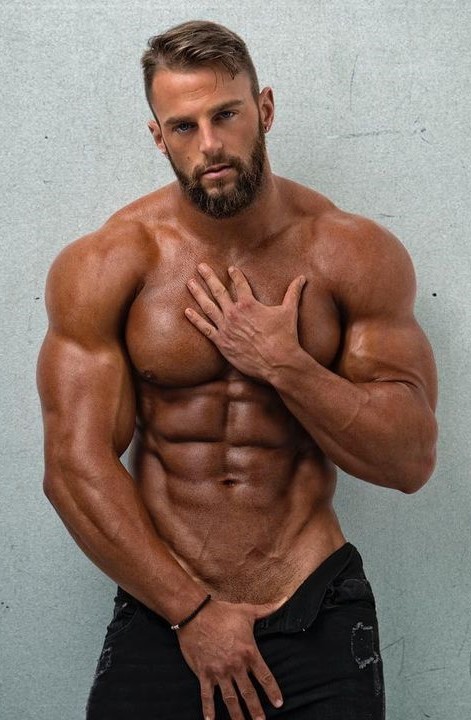 intopower:    Eric Janicki. IG: @ericjanickifitness