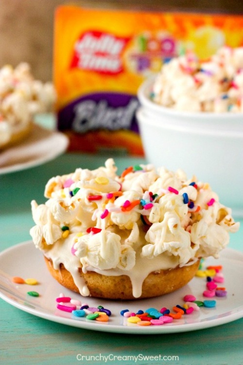 magicalfoodtime:(via White Chocolate Funfetti Popcorn Donuts - Crunchy Creamy Sweet)