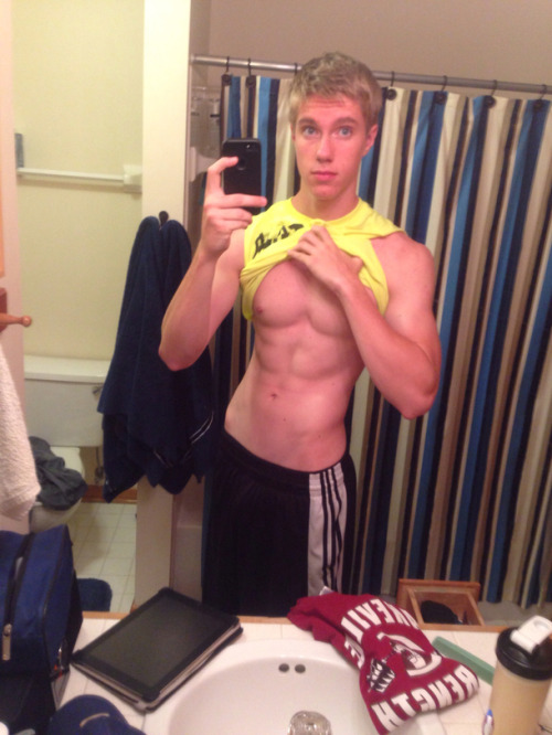 just-a-twink-again:  changing-room hottie… porn pictures