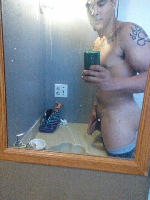 sextinguys:  collegeguykingdom:  Instagram trick…musical notes  He is such a stud!