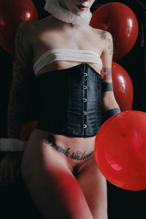 camdamage:  Come one, come all!  Bear witness, be shocked, be awed!  cam damage by self[more here]