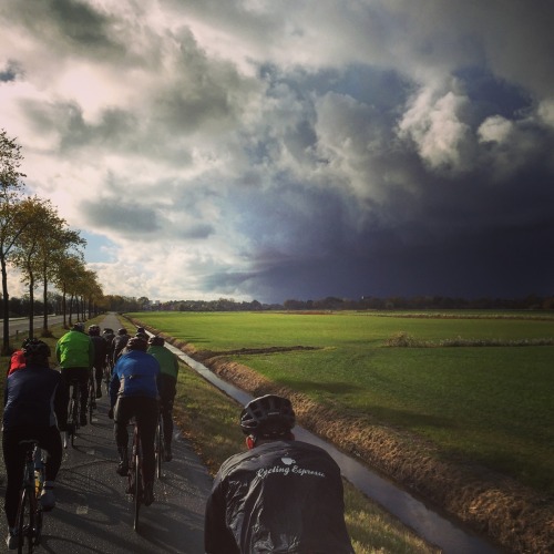 Rondje zwemmen met Cycling Espresso. Want na regen komt zonneschijn. En na zonneschijn komt regen&am